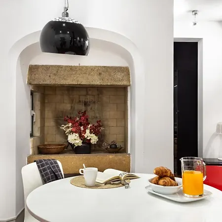Joivy Bold And Colourful 1-bed Flat At The Heart Of Chiado, Nearby Carmo Convent *