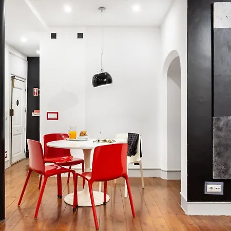 Joivy Bold And Colourful 1-bed Flat At The Heart Of Chiado, Nearby Carmo Convent