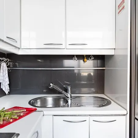 Joivy Bold And Colourful 1-bed Flat At The Heart Of Chiado, Nearby Carmo Convent Apartment